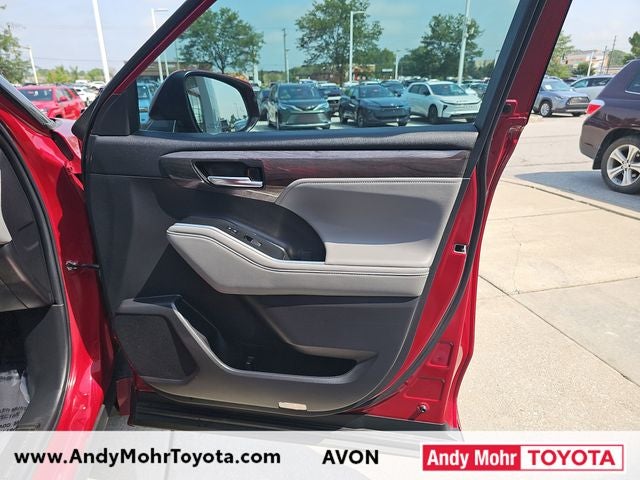 2023 Toyota Highlander Hybrid Platinum