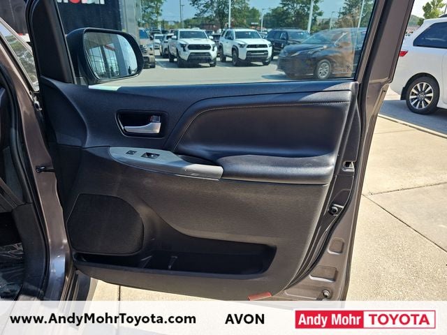2015 Toyota Sienna SE Premium 8 Passenger