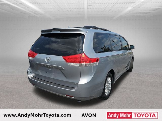 2013 Toyota Sienna XLE 8 Passenger