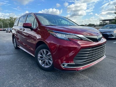 2022 Toyota Sienna XLE 7 Passenger