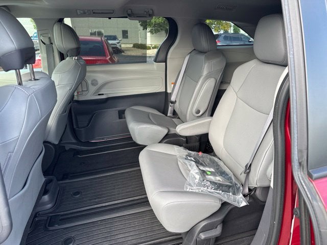 2022 Toyota Sienna XLE 7 Passenger