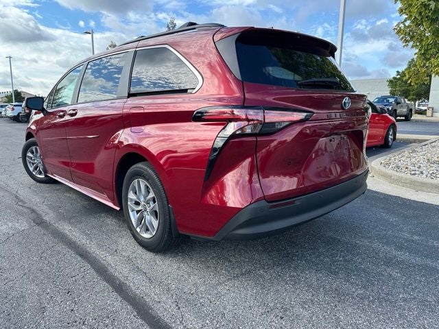 2022 Toyota Sienna XLE 7 Passenger