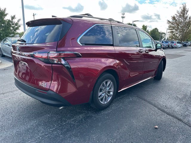 2022 Toyota Sienna XLE 7 Passenger