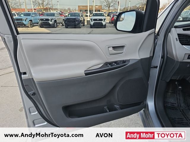 2017 Toyota Sienna L 7 Passenger