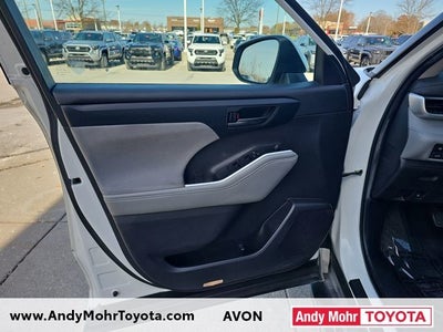 2022 Toyota Highlander LE