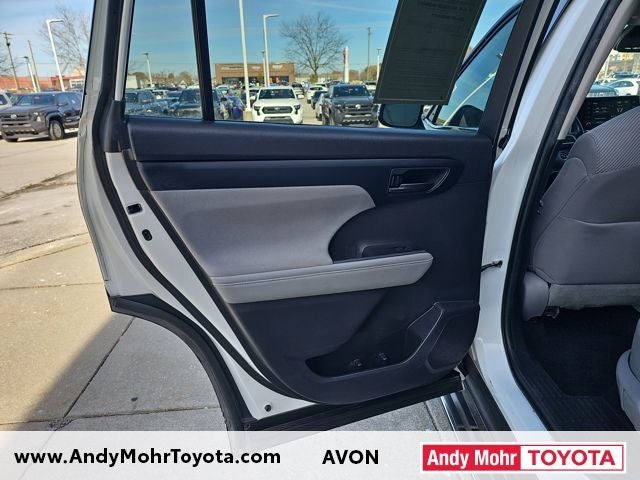 2022 Toyota Highlander LE