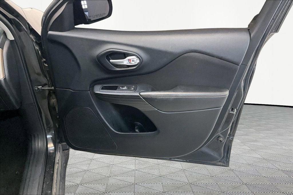 2016 Jeep Cherokee Sport