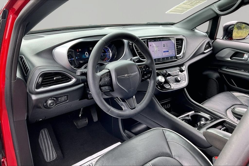 2025 Chrysler Pacifica Hybrid Premium S Appearance Pkg