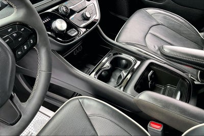 2025 Chrysler Pacifica Hybrid Premium S Appearance Pkg