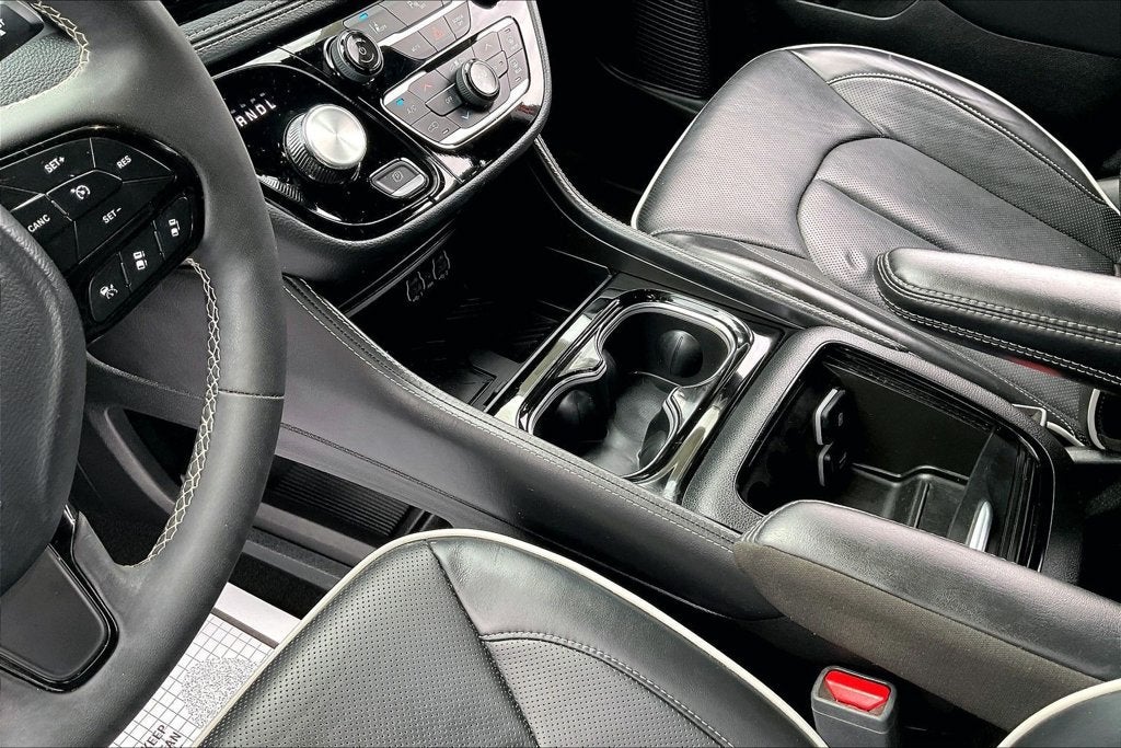 2025 Chrysler Pacifica Hybrid Premium S Appearance Pkg