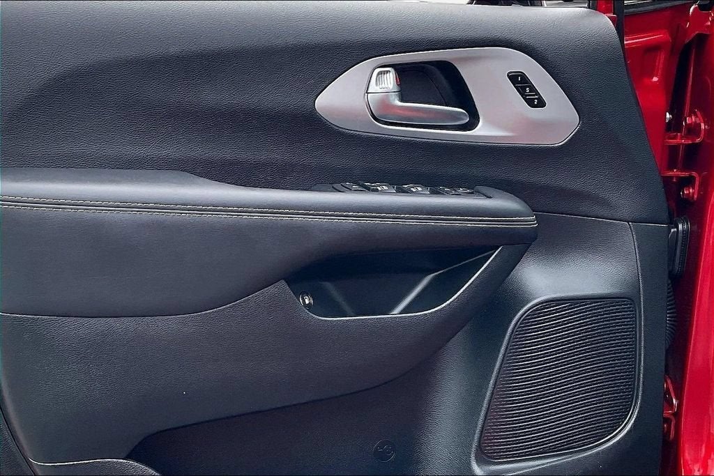 2025 Chrysler Pacifica Hybrid Premium S Appearance Pkg