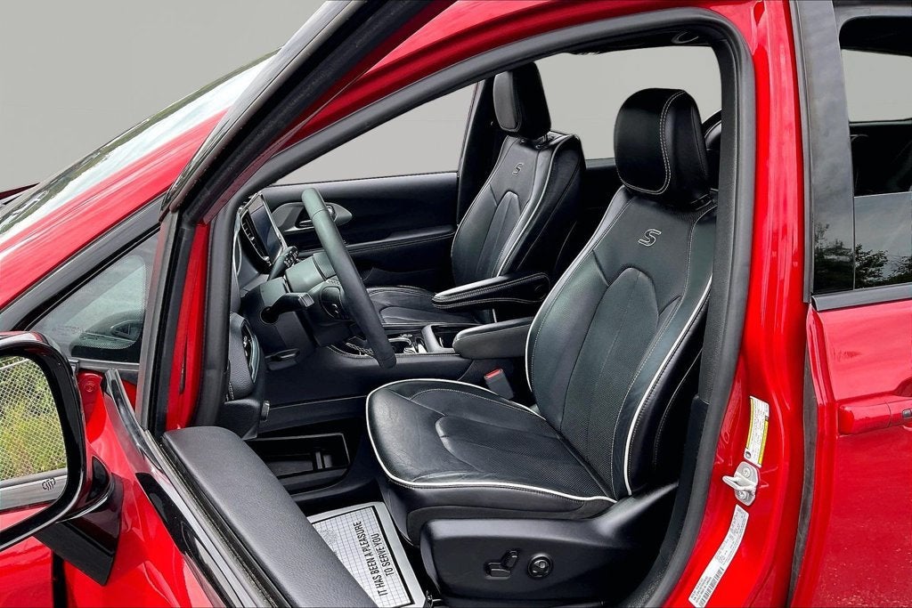2025 Chrysler Pacifica Hybrid Premium S Appearance Pkg