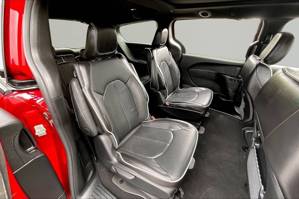 2025 Chrysler Pacifica Hybrid Premium S Appearance Pkg