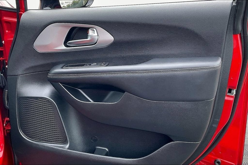 2025 Chrysler Pacifica Hybrid Premium S Appearance Pkg