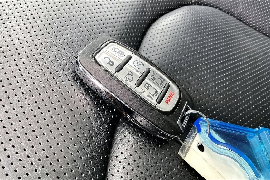 2025 Chrysler Pacifica Hybrid Premium S Appearance Pkg