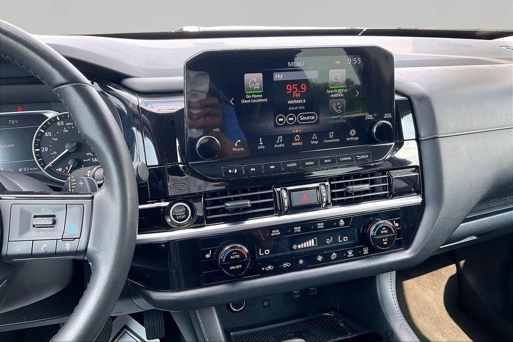 2023 Nissan Pathfinder SL