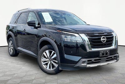 2023 Nissan Pathfinder SL