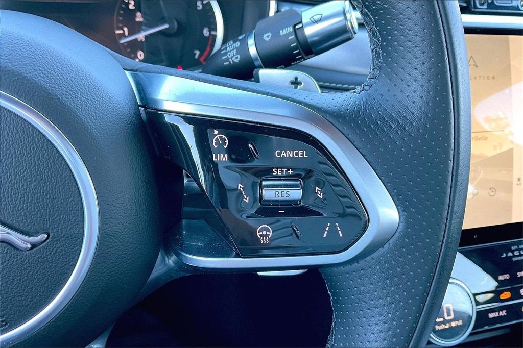 2022 Jaguar XF R-Dynamic SE