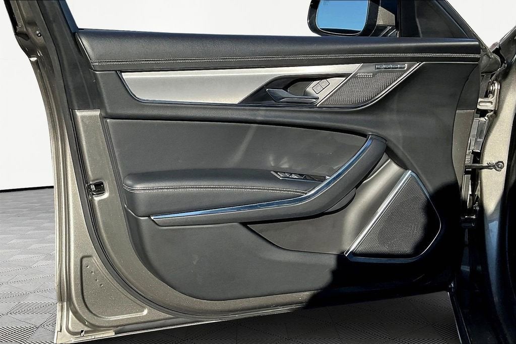 2022 Jaguar XF R-Dynamic SE