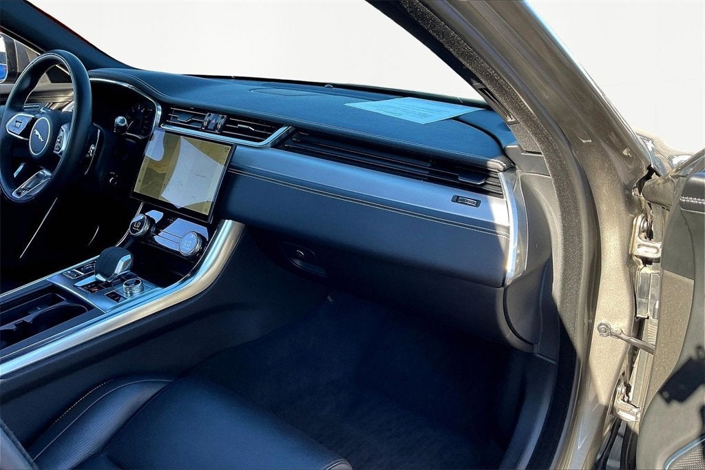 2022 Jaguar XF R-Dynamic SE