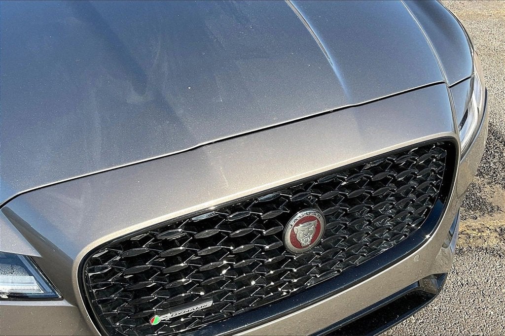 2022 Jaguar XF R-Dynamic SE