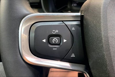 2024 Volvo XC40 Ultimate Dark Theme
