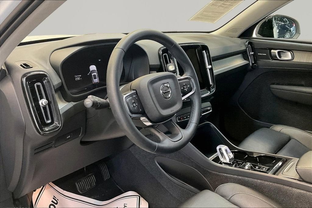 2024 Volvo XC40 Ultimate Dark Theme