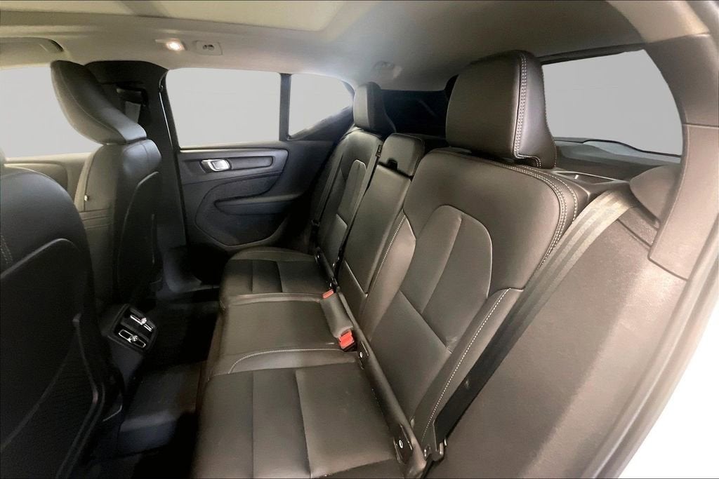 2024 Volvo XC40 Ultimate Dark Theme