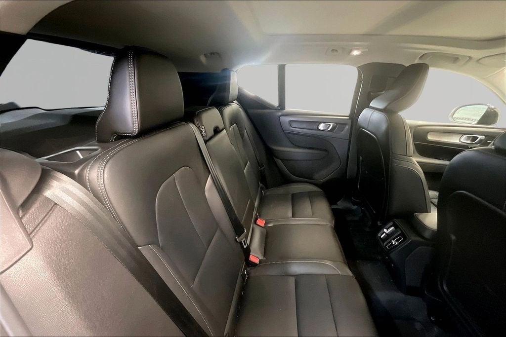 2024 Volvo XC40 Ultimate Dark Theme
