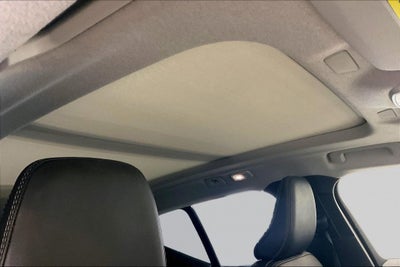 2024 Volvo XC40 Ultimate Dark Theme