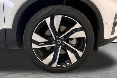 2024 Volvo XC40 Ultimate Dark Theme