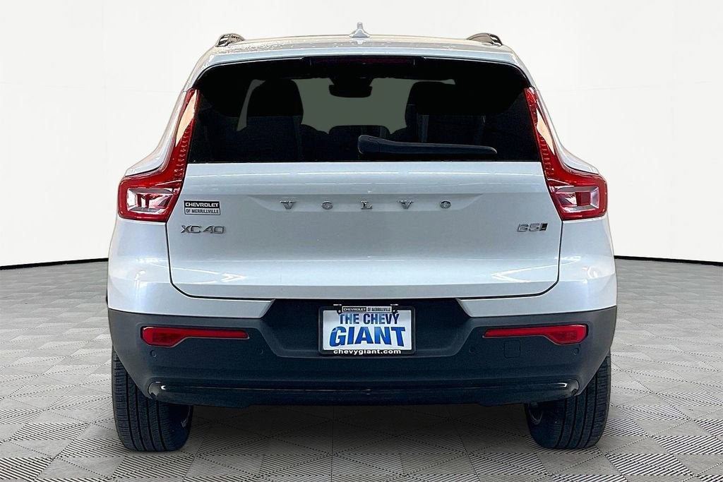 2024 Volvo XC40 Ultimate Dark Theme