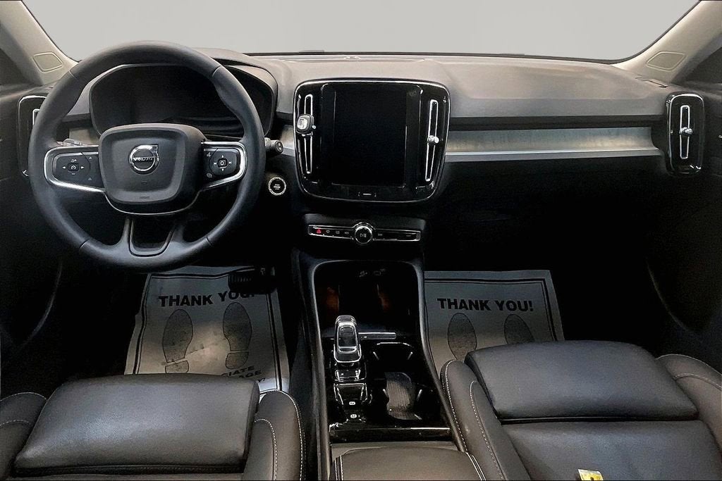 2024 Volvo XC40 Ultimate Dark Theme