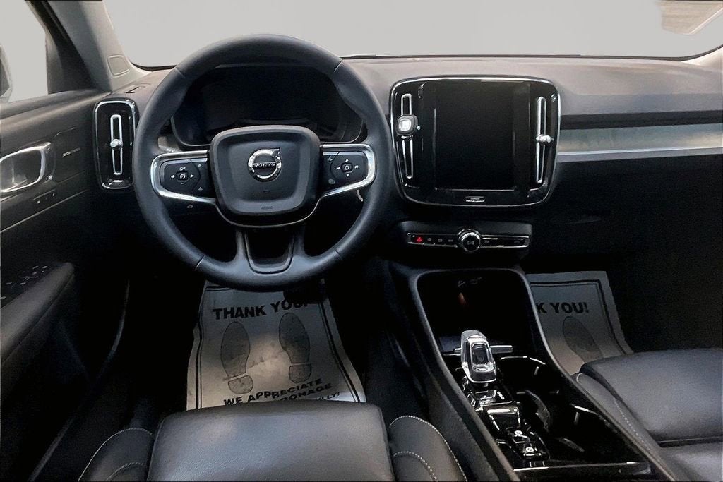 2024 Volvo XC40 Ultimate Dark Theme