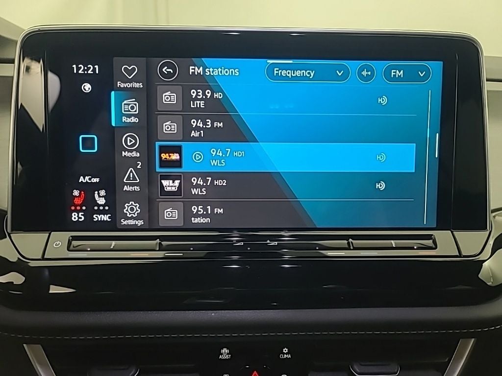 2025 Volkswagen Atlas Cross Sport 2.0T SE w/Technology