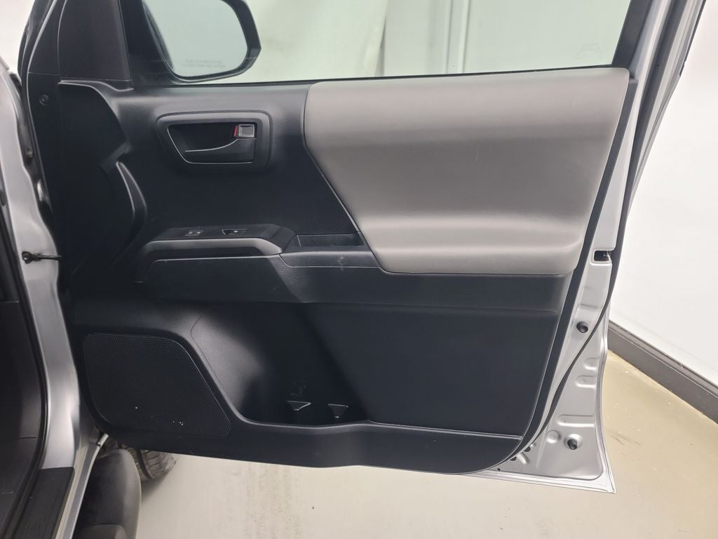 2016 Toyota Tacoma SR V6