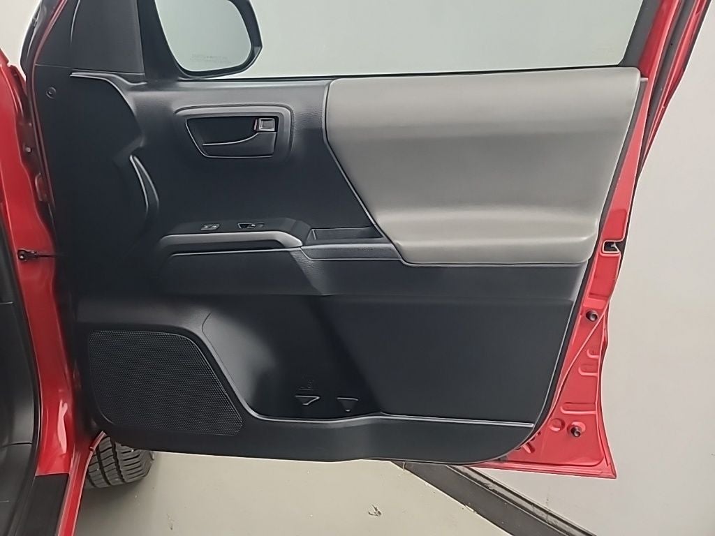 2016 Toyota Tacoma SR