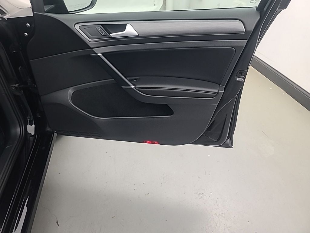 2018 Volkswagen Golf SportWagen SE