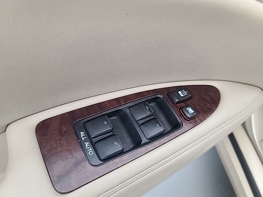 2011 Toyota AVALON Limited