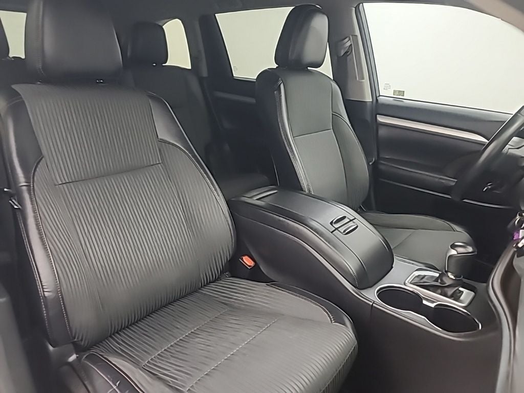 2017 Toyota HIGHLANDER LE Plus