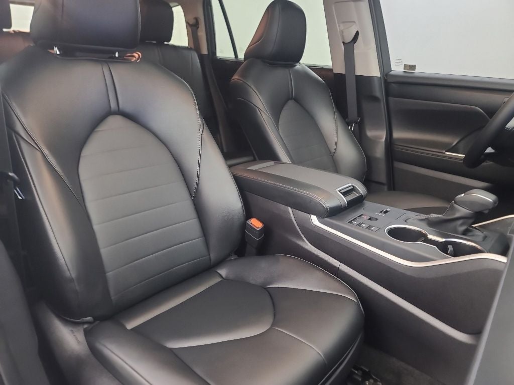 2025 Toyota Highlander Hybrid XLE