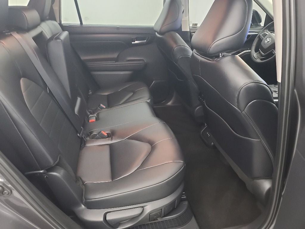 2025 Toyota Highlander Hybrid XLE