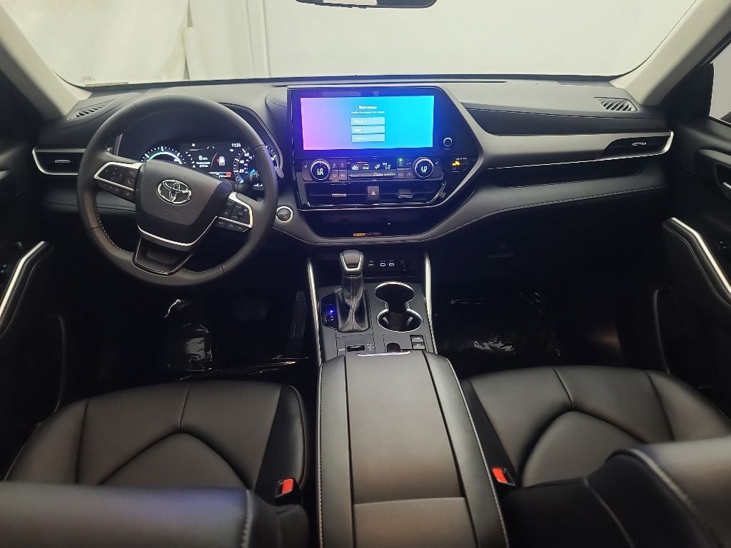 2025 Toyota Highlander Hybrid XLE