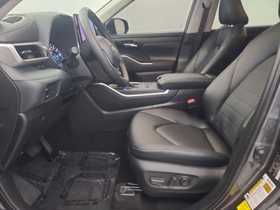 2025 Toyota Highlander Hybrid XLE