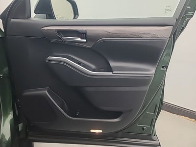 2025 Toyota Highlander Platinum