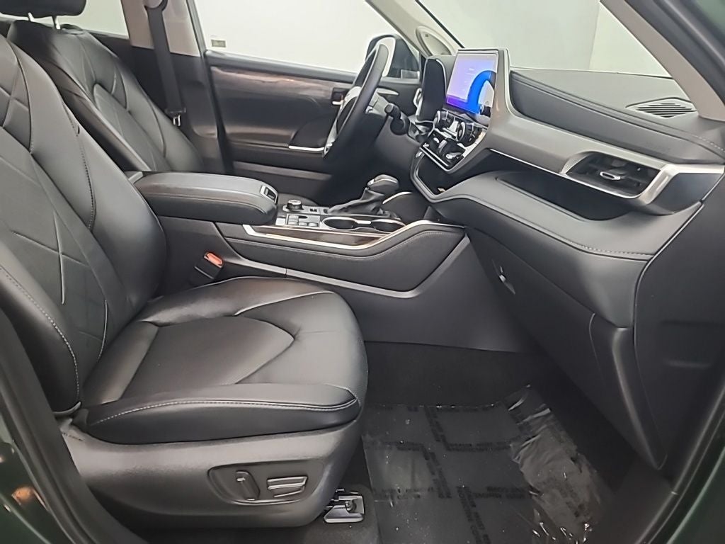 2025 Toyota Highlander Platinum