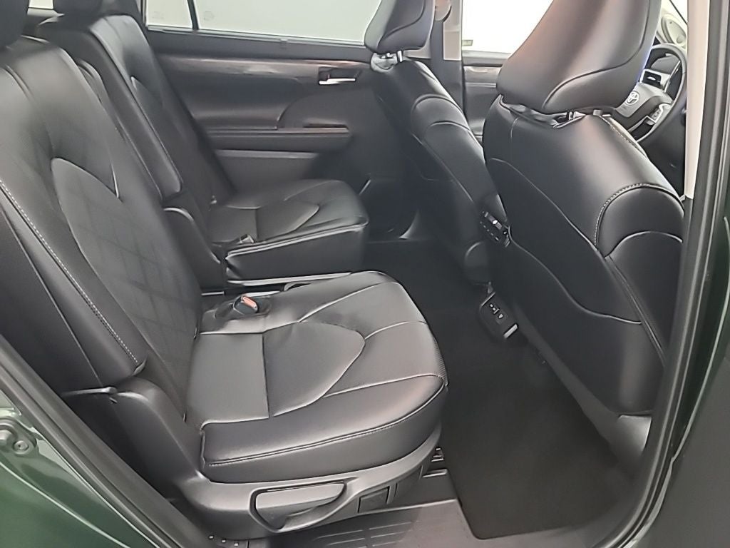 2025 Toyota Highlander Platinum