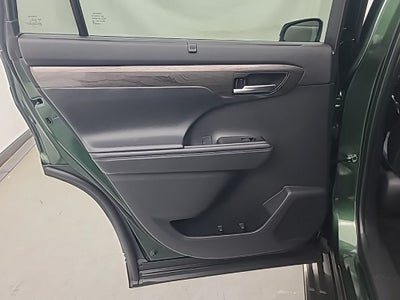 2025 Toyota Highlander Platinum