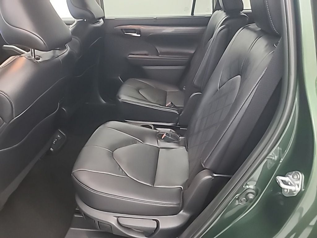 2025 Toyota Highlander Platinum