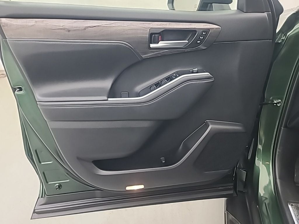 2025 Toyota Highlander Platinum